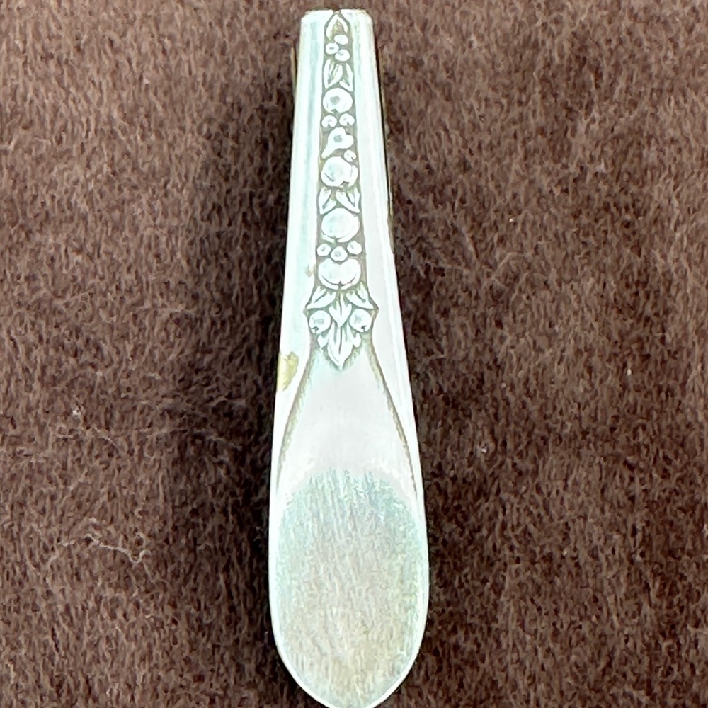 Elegant Silver Floral Hair Clip